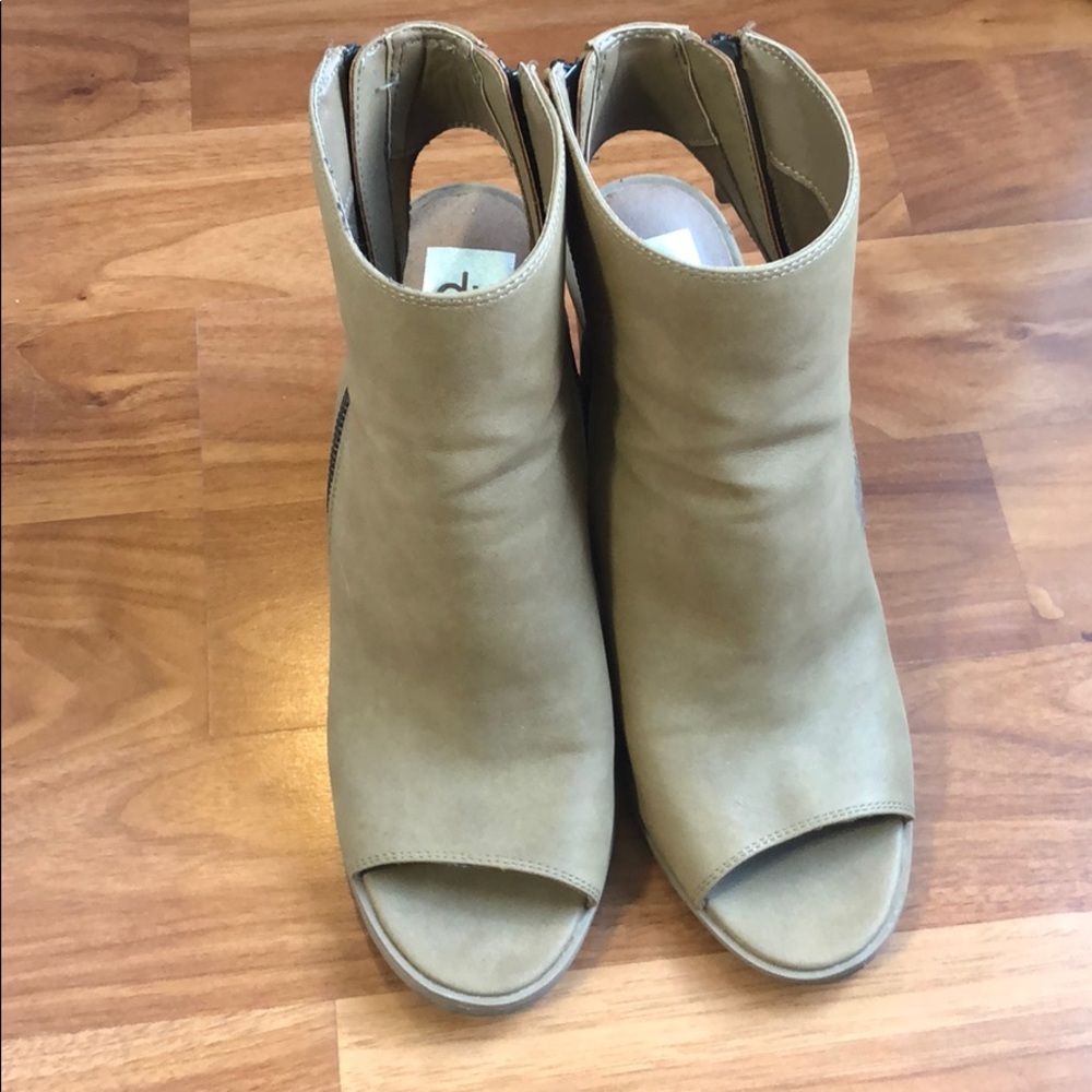 Ankle Booties with zip closure